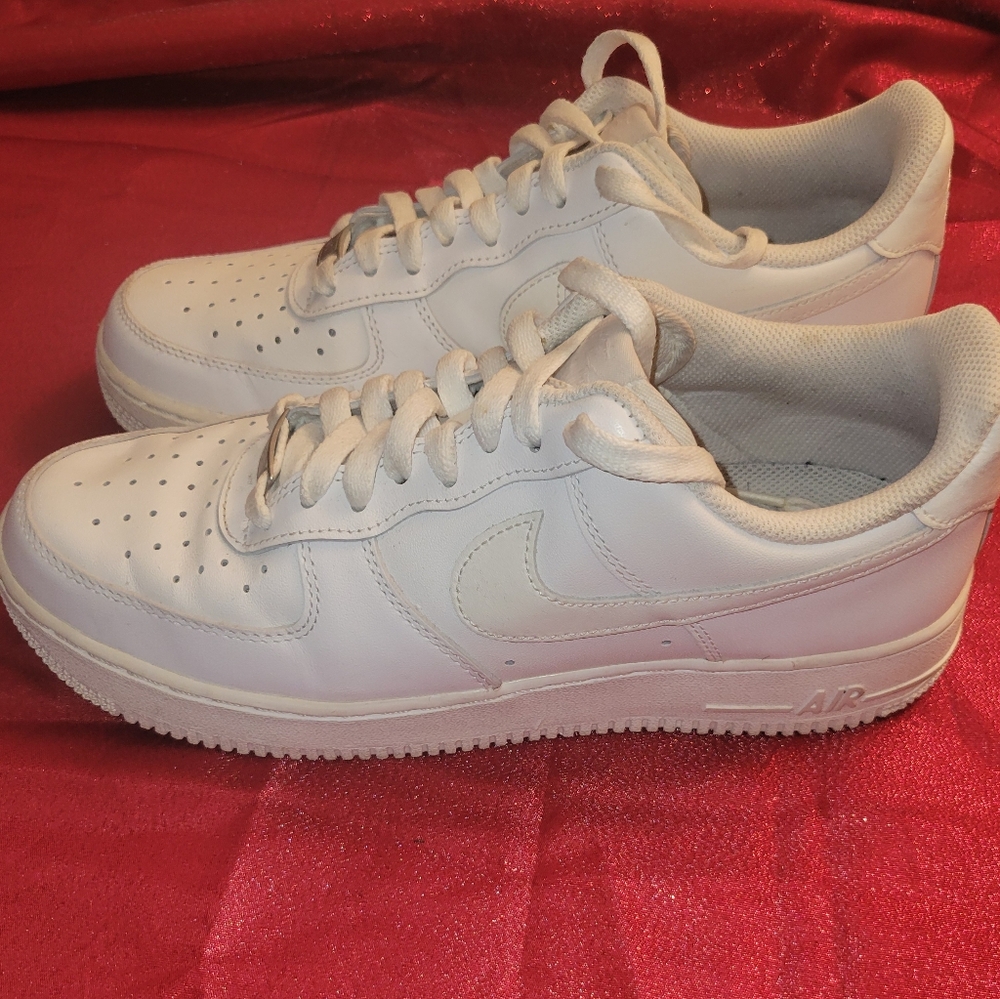 Nike White Air Force 1 Sneakers - Picture 1 of 6